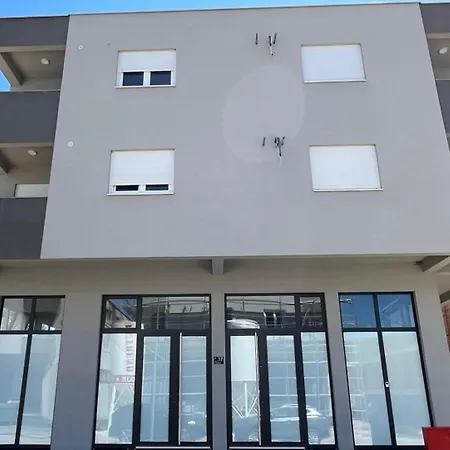 Lana Apartman